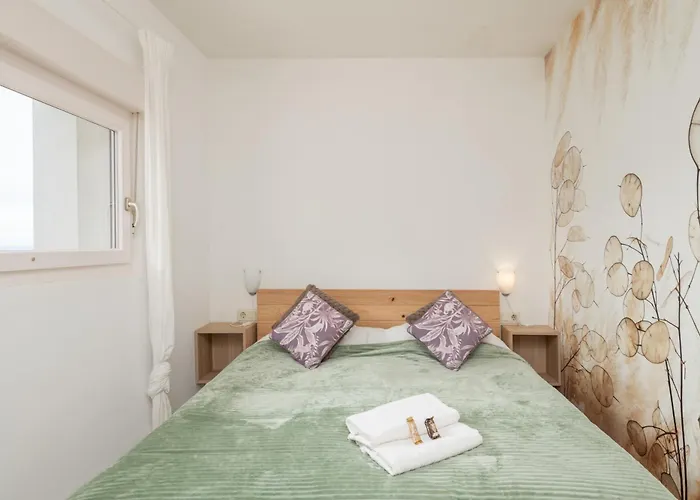 2 Homes, Pool And Beautiful Ocean View!