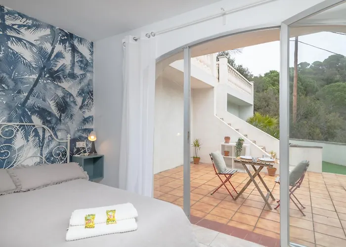 2 Homes, Pool And Beautiful Ocean View! *