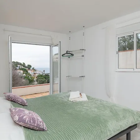 2 Homes, Pool And Beautiful Ocean View! *
