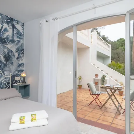 2 Homes, Pool And Beautiful Ocean View! *