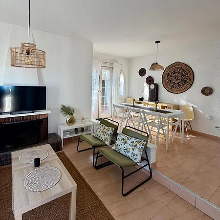 2 Homes, Pool And Beautiful Ocean View!