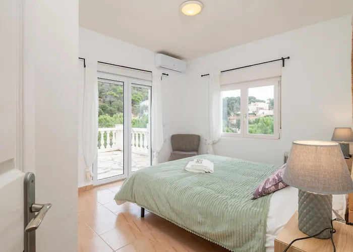 2 Homes, Pool And Beautiful Ocean View! * Lloret de Mar