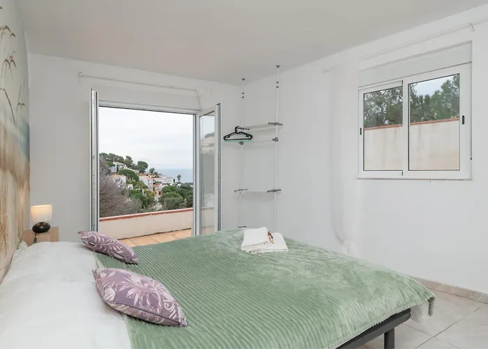 2 Homes, Pool And Beautiful Ocean View! *