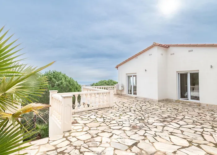 2 Homes, Pool And Beautiful Ocean View! * Lloret de Mar