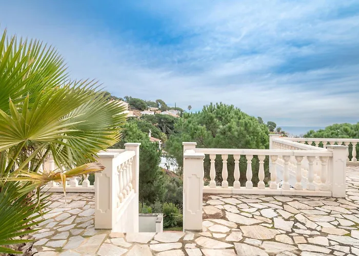 2 Homes, Pool And Beautiful Ocean View! * Lloret de Mar